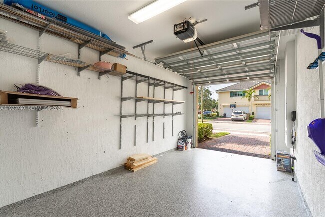 Building Photo - 4652 Horseshoe Cir