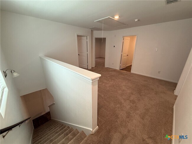Building Photo - 761 Greenway Trl