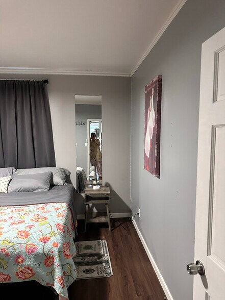 Building Photo - 676 Hampden St