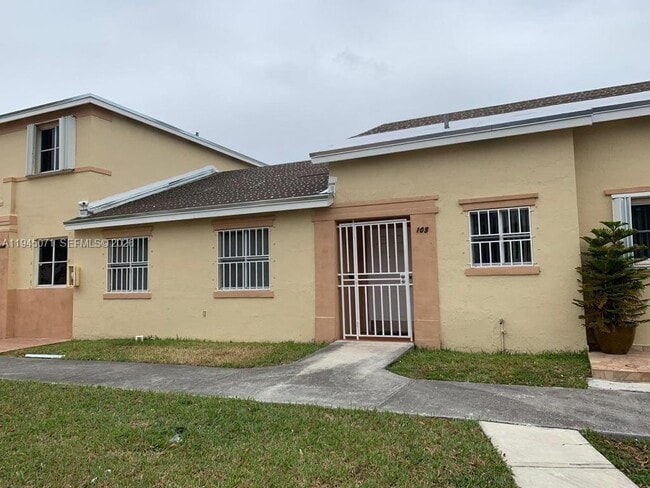 Building Photo - 240 NW 114th Ave