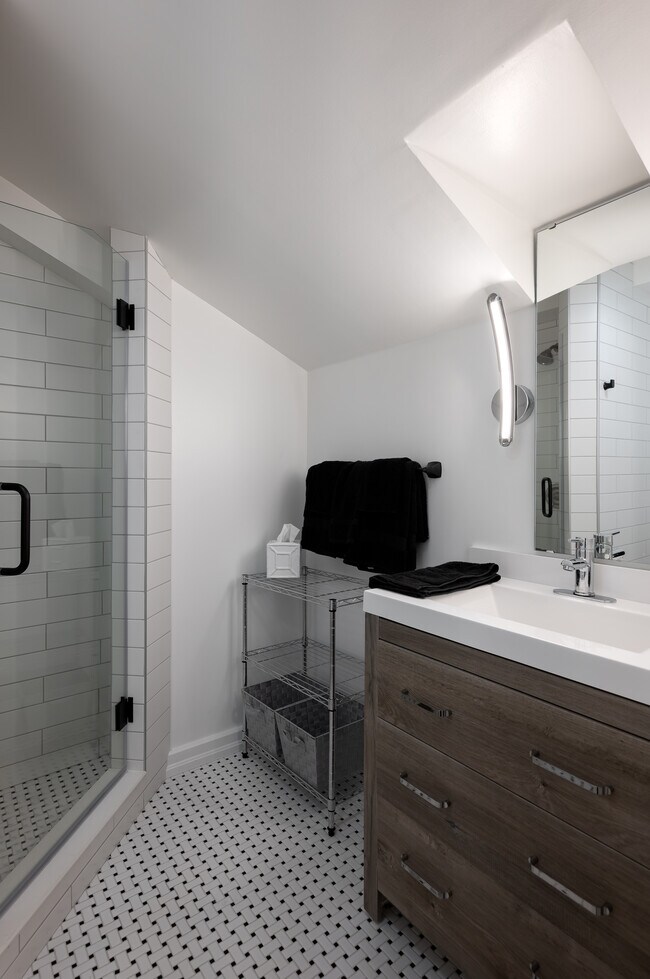 Building Photo - 223 S Hancock St