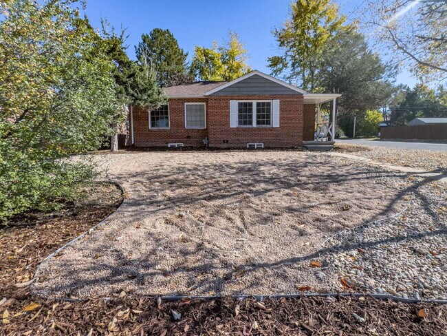 Building Photo - "Spacious 5-Bedroom Gem on Locust Street – 2,053 Sq. Ft. of Comfort in Denver's Heart!"