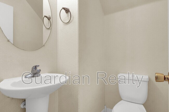 Building Photo - 5258 Paradise Skies Ave