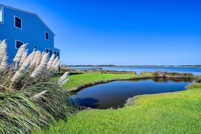 Building Photo - GORGEOUS FURNISHED OFF-SEASON RENTAL AVAIL...