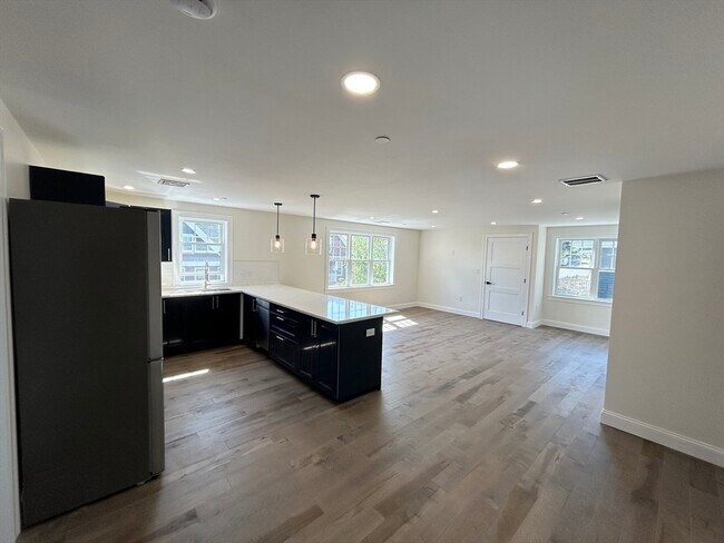 Building Photo - 33 Colberg Ave