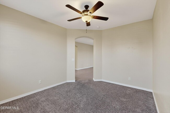 Building Photo - 220 S Manzanita Dr