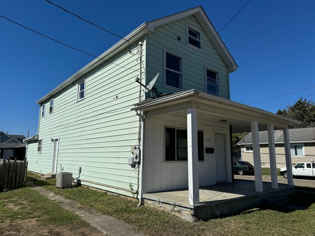 Building Photo - 2601 Elmo Ave