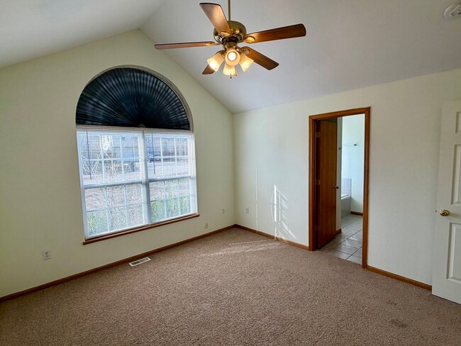 Building Photo - 571 SE 115th Rd