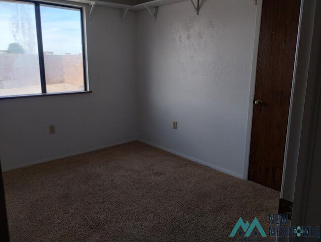 Building Photo - 1012 S Saddler St