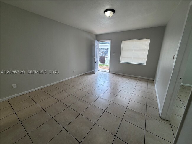 Building Photo - 148 NW 14th Way