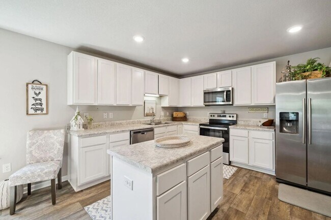 Building Photo - Beautiful home in a quiet neighborhood loc...