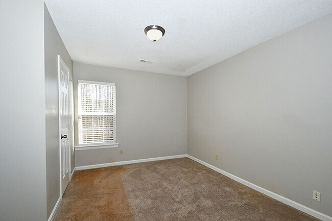 Building Photo - 116 Milbros Ln