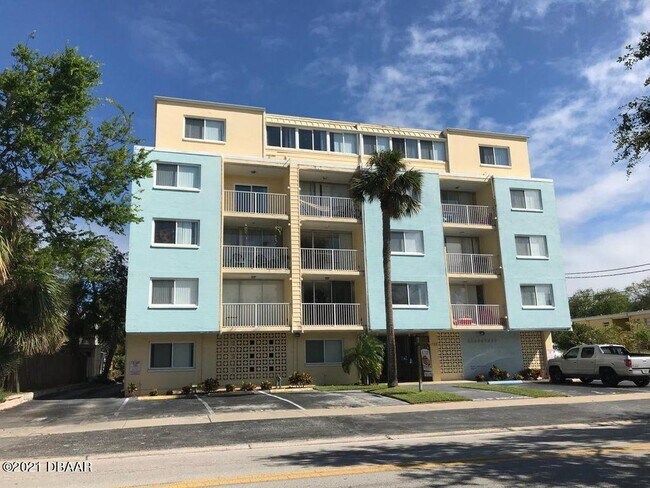 Building Photo - 732 N Halifax Ave