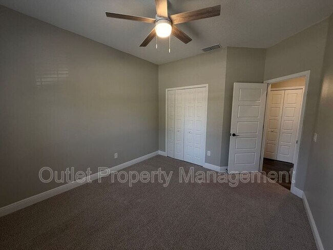 Building Photo - 926 Feather Dr