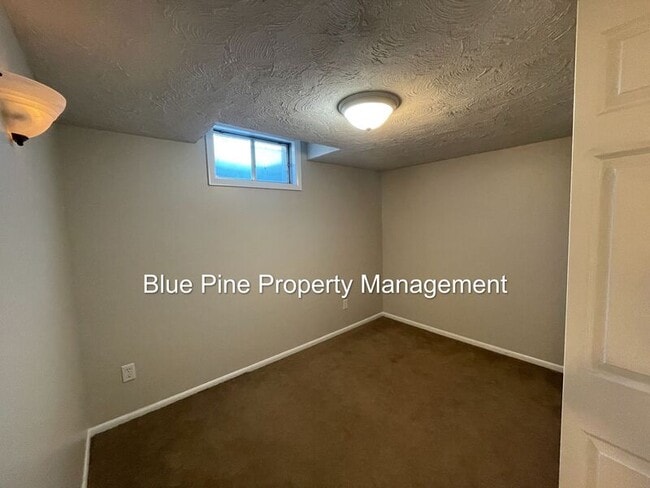 Building Photo - 740 Terrace Dr