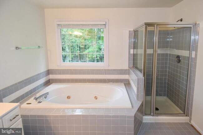 Building Photo - Elegant Brick Colonial on Quiet Cul-de-Sac...