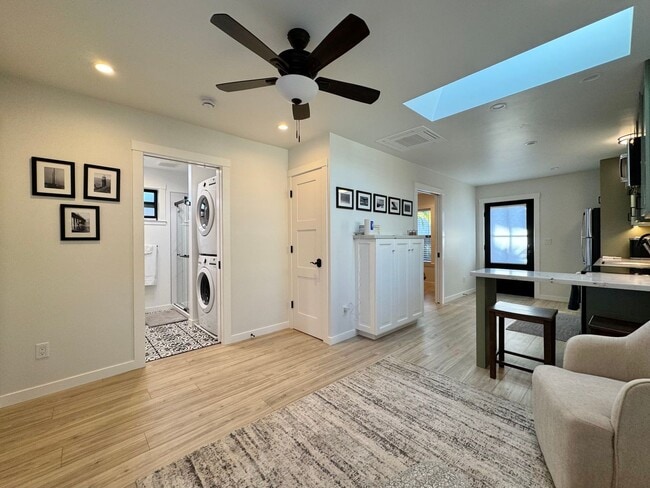 Building Photo - Furnished ADU 1 Bedroom 1 Bathroom Less Th...