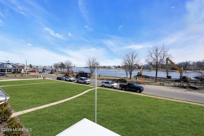 Building Photo - 606 North Blvd