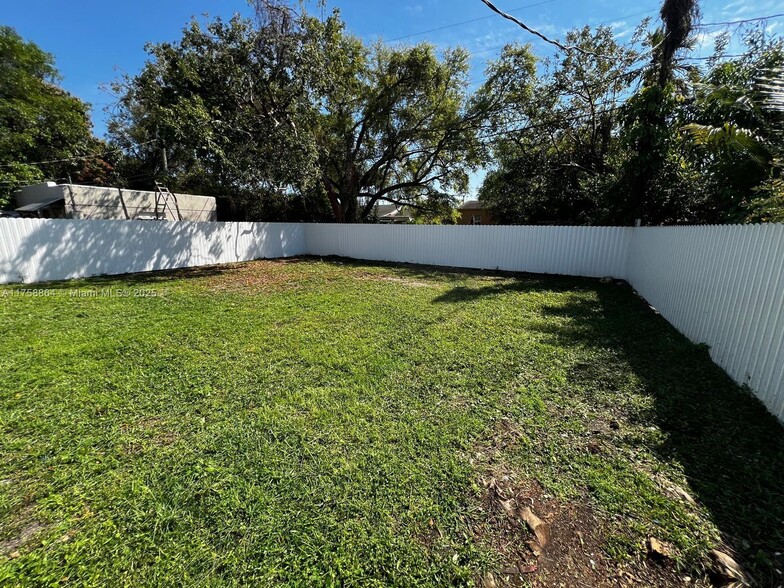 Building Photo - 728 NW 77th St