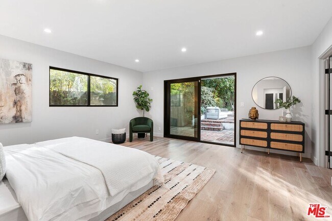 Building Photo - 4943 Palomar Dr