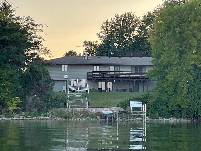 Building Photo - 23648 Primrose Ln