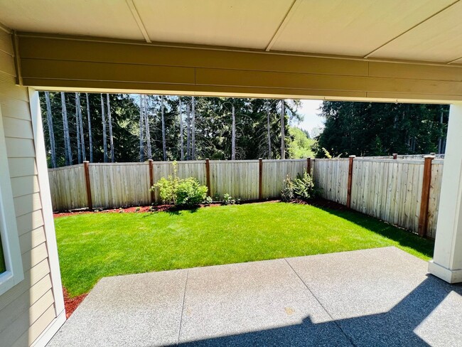 Building Photo - Stunning 5 bedroom W/Bed & Full Bath on Main Floor