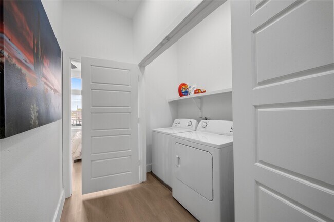 Building Photo - 6815 Paris St