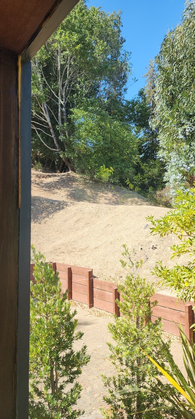 Building Photo - 100 Wimbledon Way