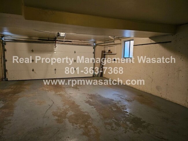 Building Photo - 985 Northcliffe Dr N