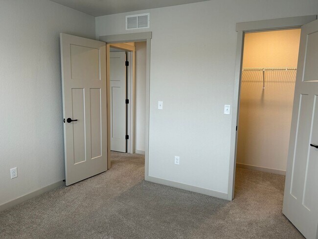 Building Photo - Spacious 3-Bedroom Berthoud Home – Available Now