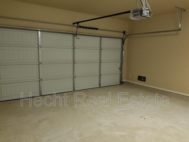 Building Photo - 2559 Pahmeyer Rd