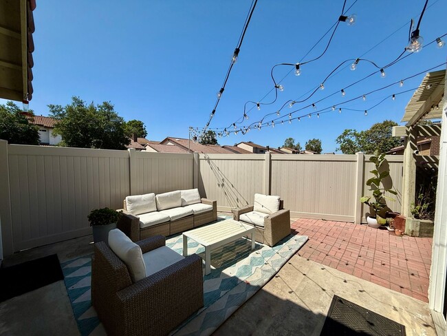 Building Photo - Gorgeous Two Bedroom Home in San Luis Rey