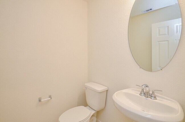 Building Photo - 25407 Benroe St