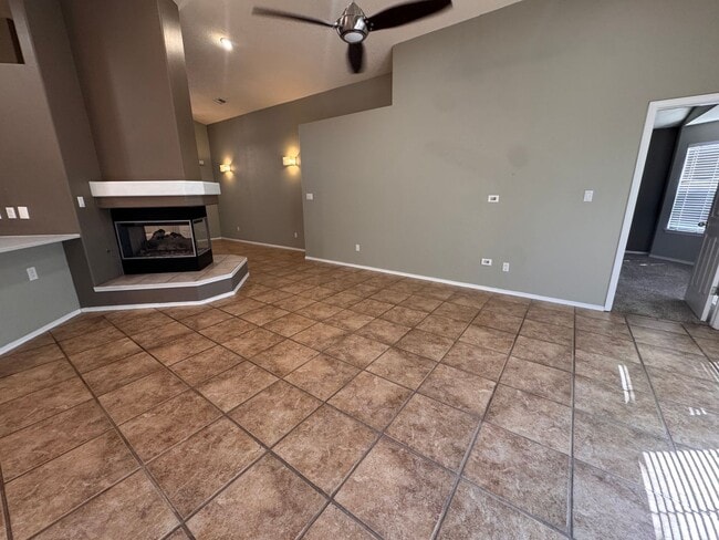 Building Photo - 9701 Tapatio Dr NW