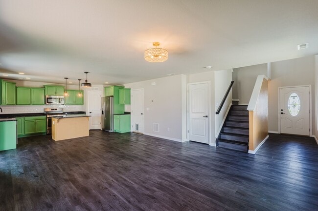 Building Photo - Beautiful 3-Bedroom Home in Ventana | Pool Community Near Fort Carson