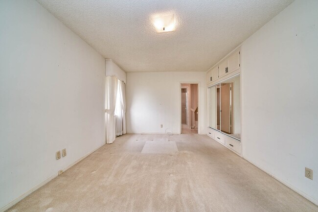 Building Photo - 2136 Paseo Del Mar