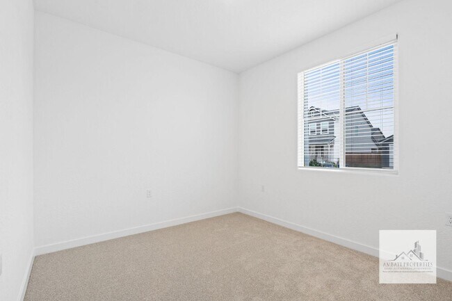 Building Photo - 1017 Springtime Ave