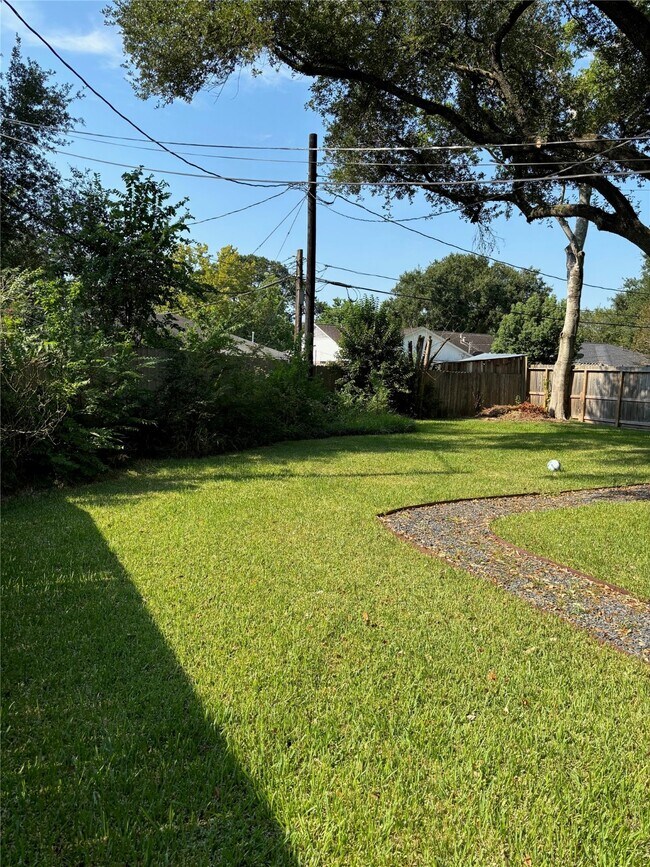 Building Photo - 6119 Darnell St