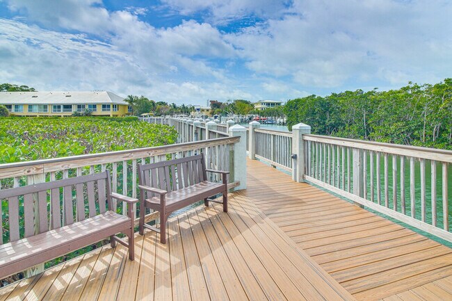 Building Photo - 9860 Leeward Ave