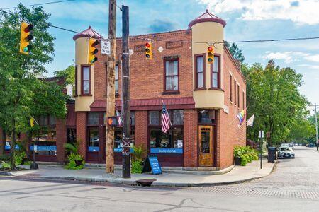 Building Photo - 106 E Gates St