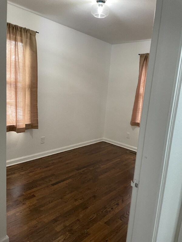 Building Photo - 906 N Garfield Ave