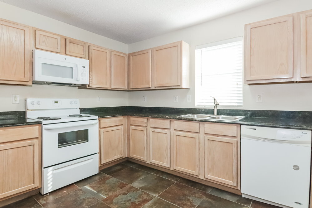 Building Photo - 8804 Seven Oaks Ln