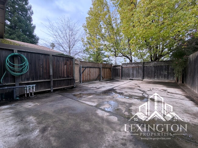 Building Photo - Beautifully Updated, 3BD/2BA Home in Larchmont Sunriver, off Sunrise Blvd. and Coloma Rd.