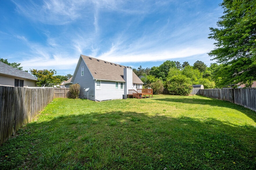 Building Photo - 13 Windfield Dr