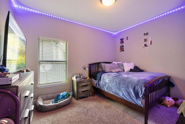 Building Photo - 607 Rowan Cir