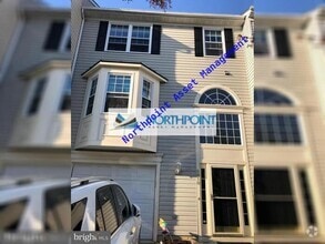 Building Photo - Nice, Sunny & Bright 3 Bedroom 2 full Bath...