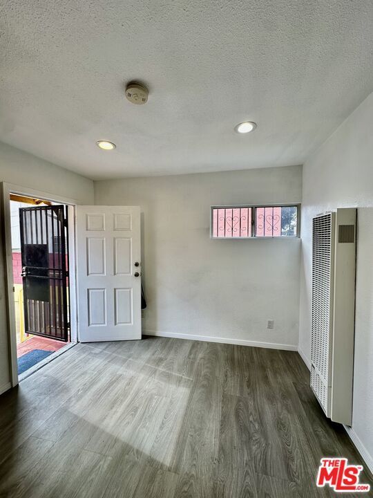 Building Photo - 523 1/2 W 56th St