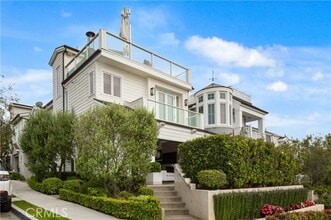 Building Photo - 720 Poinsettia Ave