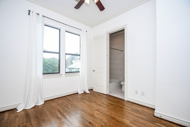 Building Photo - 2222 Hilshire Lake Dr