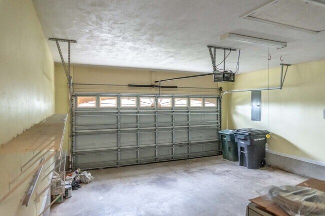 Building Photo - 1106 High Meadow Dr